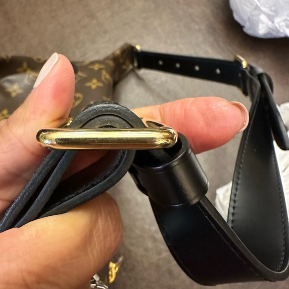 LOUIS VUITTON world tour bumbag - Picture 11 of 16